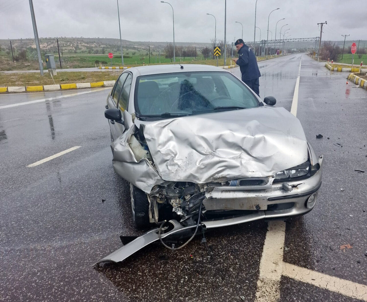 KONYA (AA) – Konya'nın Seydişehir ilçesinde, hafif ticari araçla otomobilin