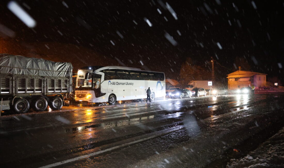 BAYBURT (AA) – Bayburt-Erzurum kara yolundaki 2 bin 409 rakımlı