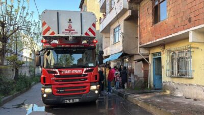 İSTANBUL (AA) – Küçükçekmece'de 2 katlı binanın son katında dairede