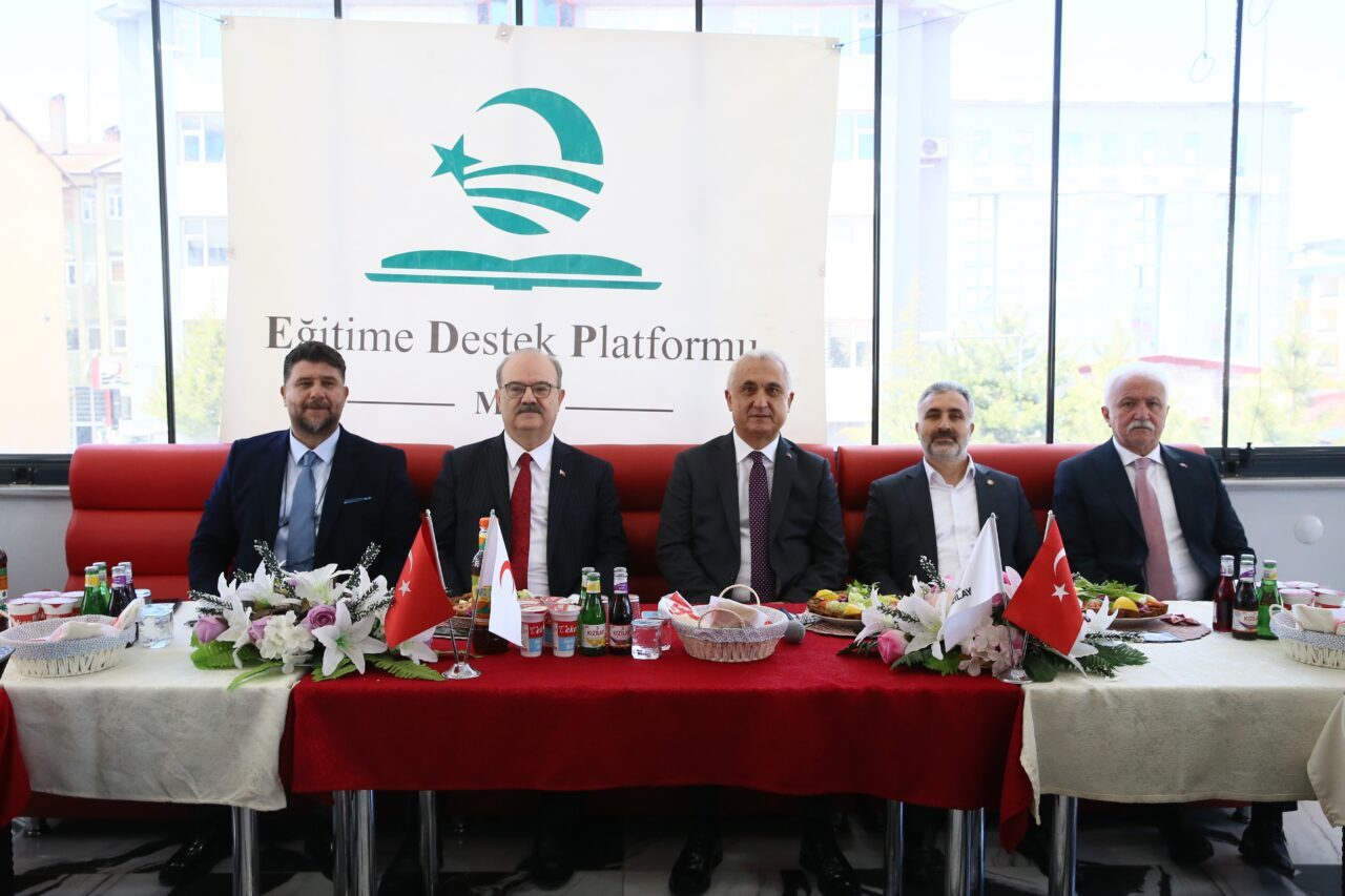 - "Cumhurbaşkanı'mız sadece ülkemizde değil, bütün dünyada barışın ve huzurun