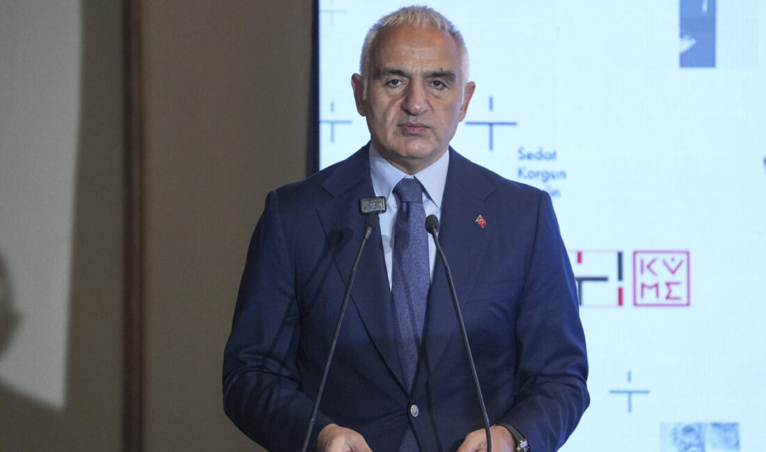 - "Bugün Karaköy Palas'ın benzer bir anlayışla yeniden işlevsel kılındığını