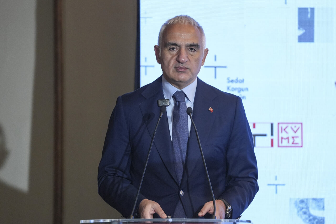 - "Bugün Karaköy Palas'ın benzer bir anlayışla yeniden işlevsel kılındığını