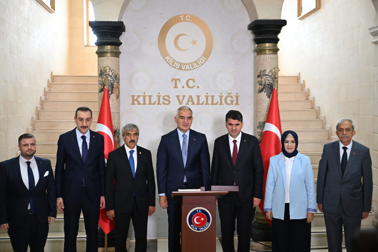 - "(Tarihi eser kaçakçılığı) Bu toprakların medeniyet mirasına el uzatan,