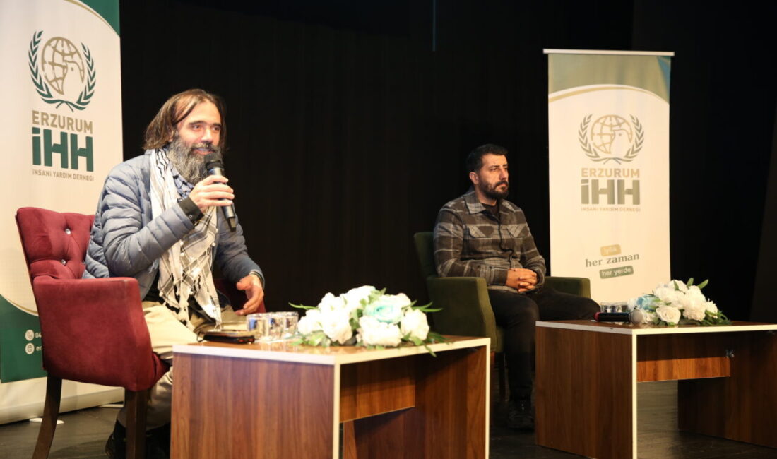 - Gazeteci yazar Ersin Çelik:
- "Dünyanın çok farklı coğrafyalarından ve