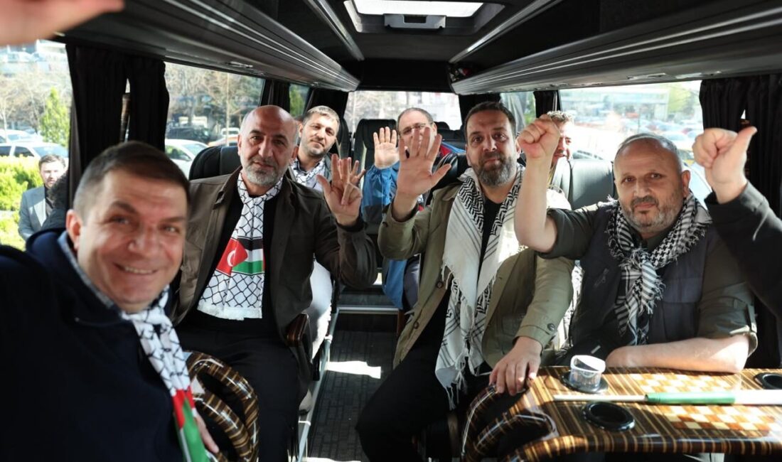 - Eğitim-Bir-Sen Genel Başkanı Ali Yalçın:
- "Filoda, Memur-Sen'imizin hassasiyetini, Türkiye'deki