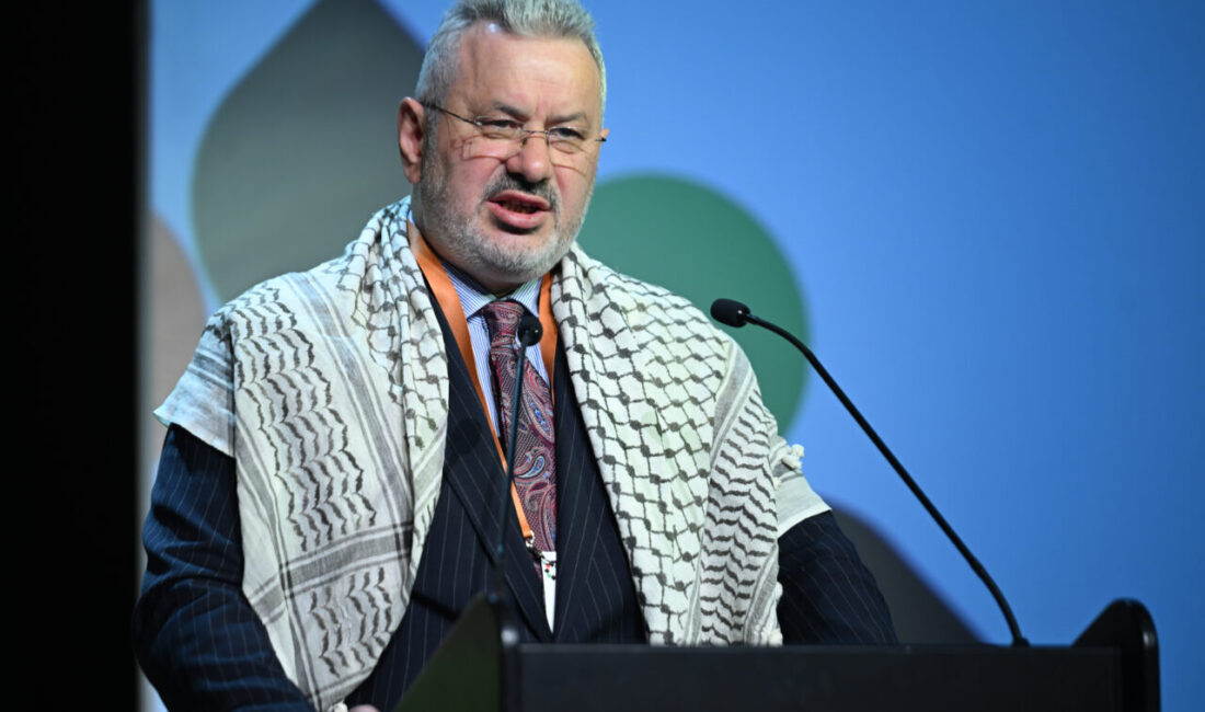 - BM Filistin Özel Raportörü Francesca Albanese:
- "Gücünüzü suç ortaklığına