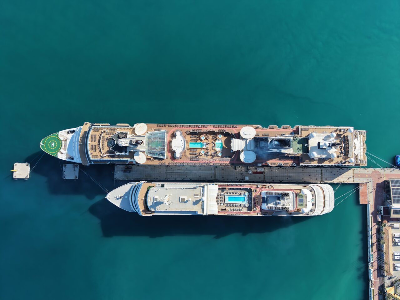 AYDIN (AA) – Kruvaziyer turizminin önemli noktalarından Aydın'ın Kuşadası ilçesi,