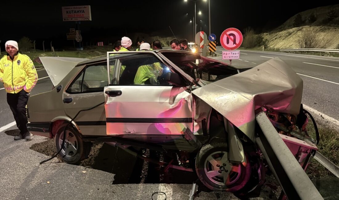 KÜTAHYA (AA) – Kütahya'da kontrolden çıkarak bariyere çarpan otomobilin sürücüsü