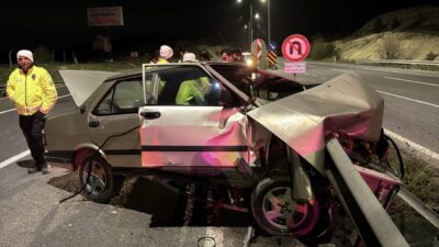 KÜTAHYA (AA) – Kütahya'da kontrolden çıkarak bariyere çarpan otomobilin sürücüsü