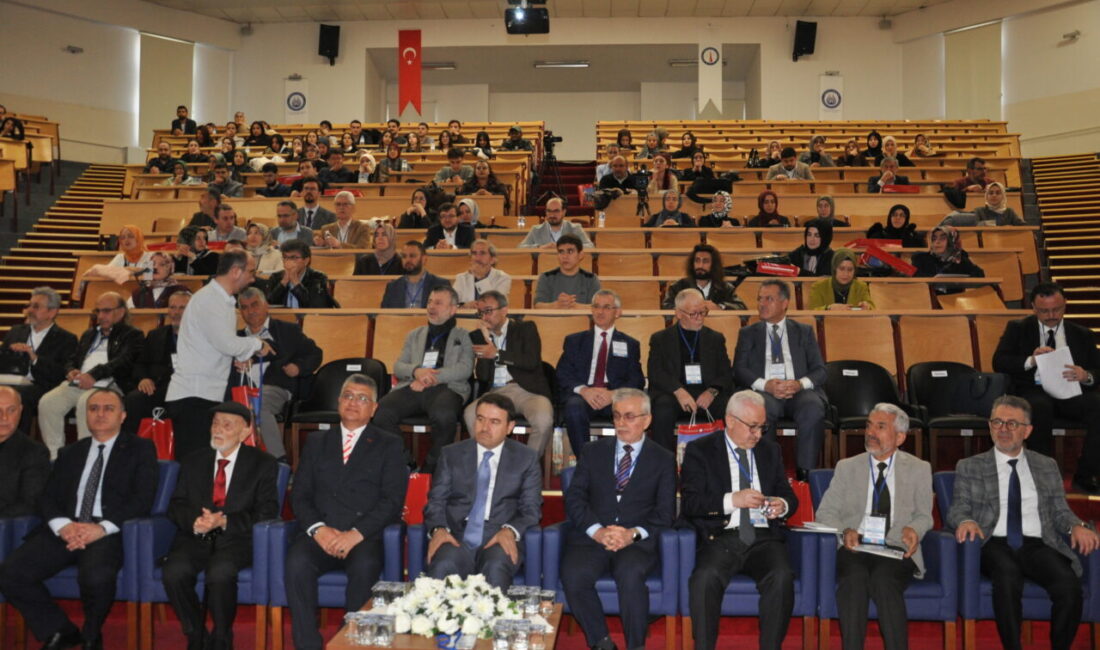 KÜTAHYA (AA) – Kütahya Dumlupınar Üniversitesi'nde (DPÜ) "Dijital Çağda Kur'an