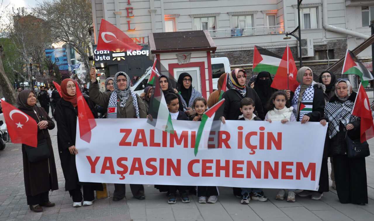 KÜTAHYA (AA) – İsrail'in Küresel Sumud Filosu'na saldırısı, Kütahya'da protesto