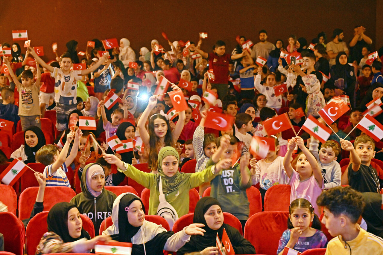- Türkiye'nin Beyrut Büyükelçisi Murat Lütem:
- "Türkiye'nin de çok büyük