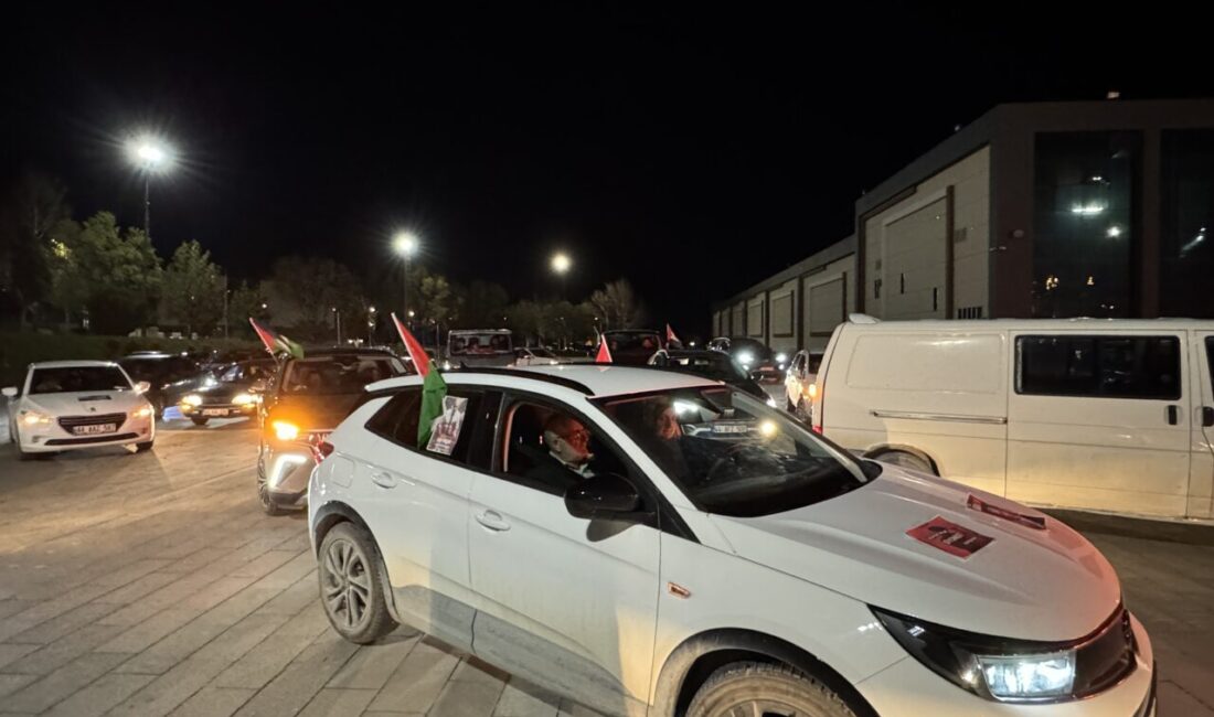 MALATYA (AA) – Malatya'da toplanan bir grup, İsrail'in Filistinli esirleri