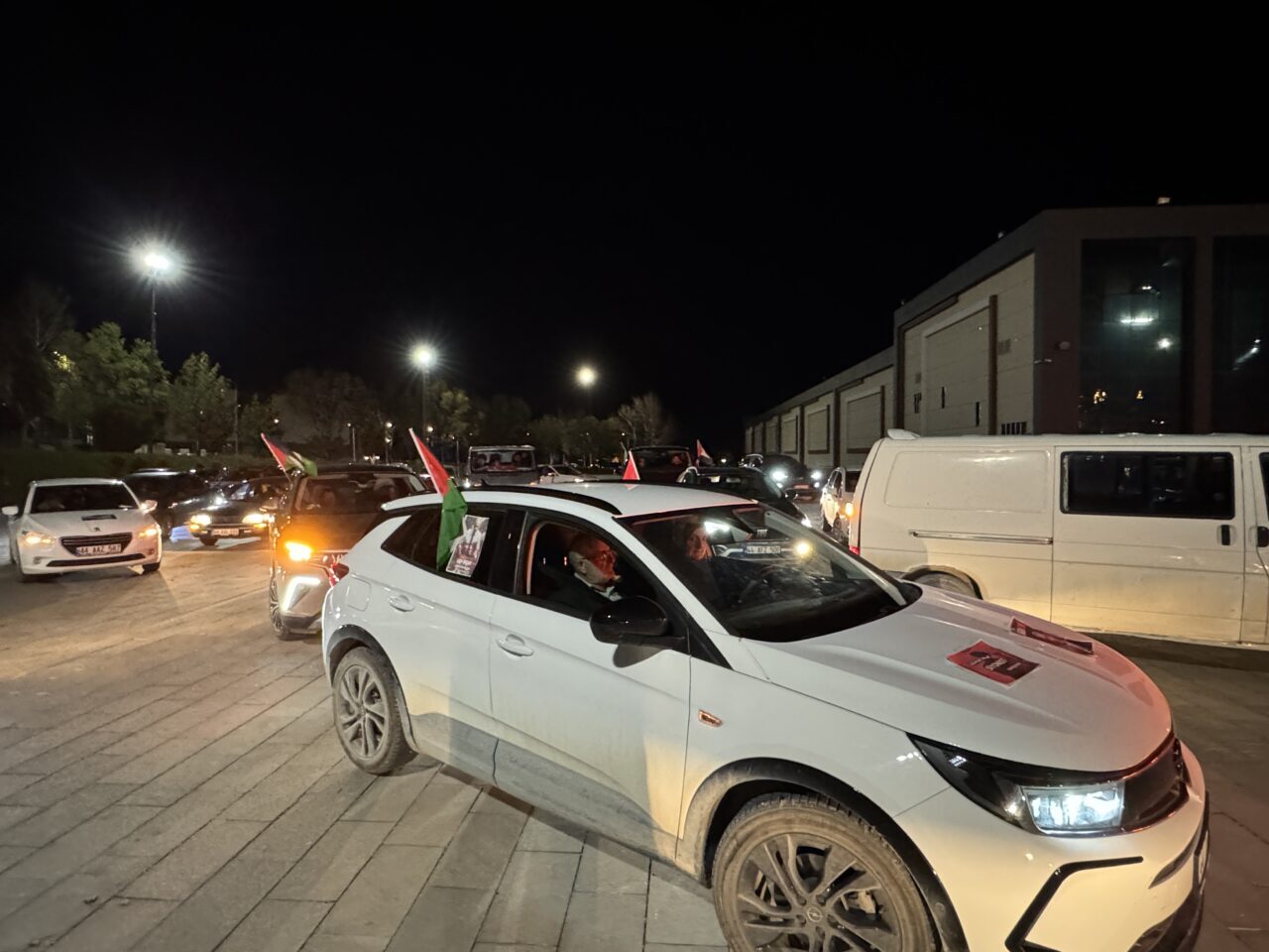 MALATYA (AA) – Malatya'da toplanan bir grup, İsrail'in Filistinli esirleri