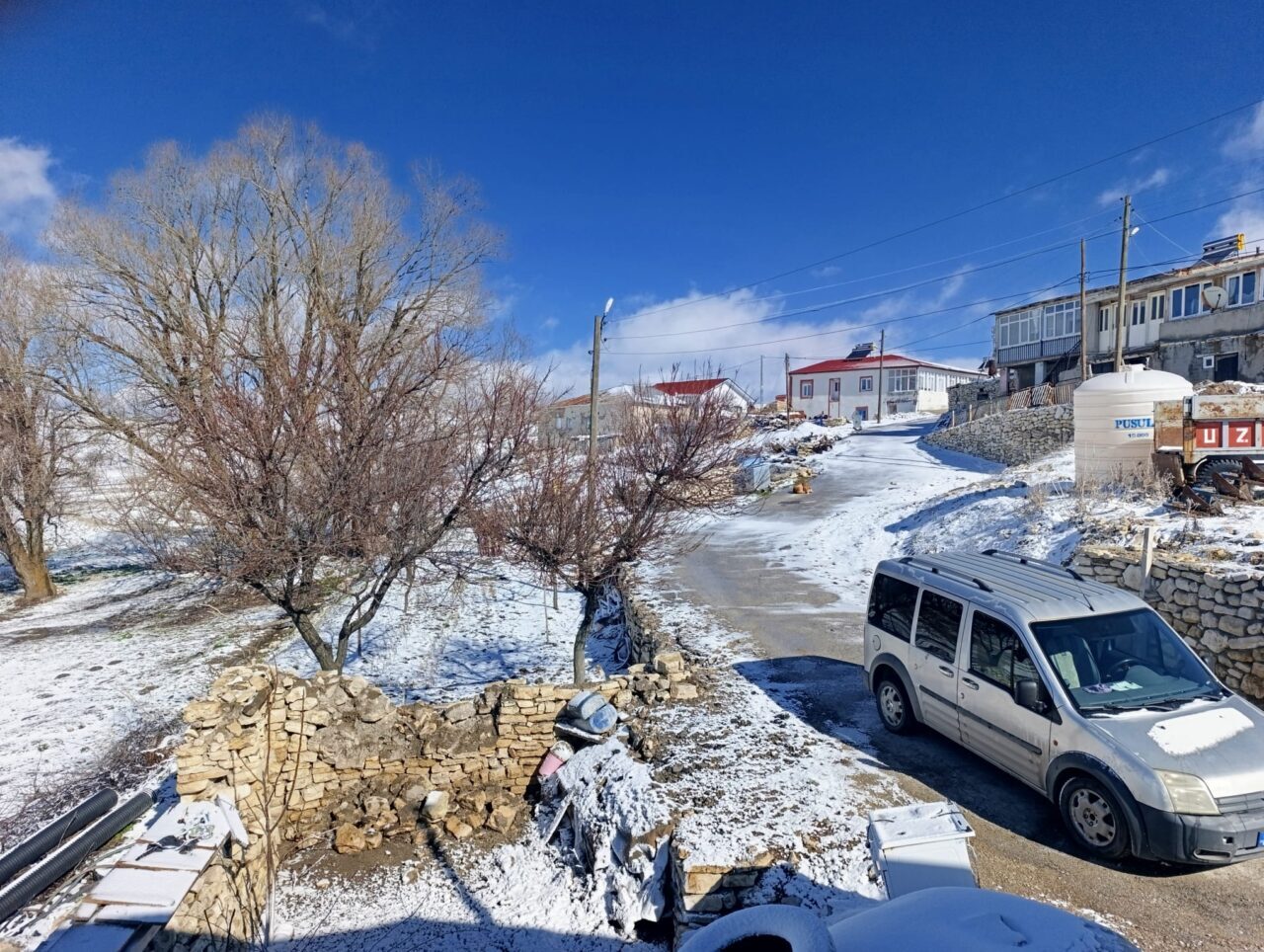 MALATYA (AA) – Malatya'nın Hekimhan ilçesinde kar etkili oldu. İlçenin