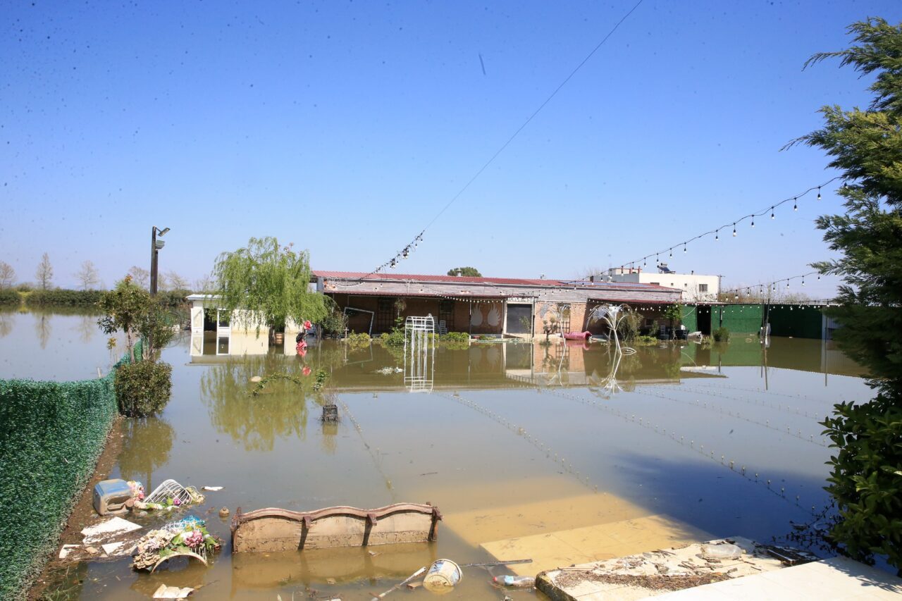 MANİSA (AA) – Manisa'nın Şehzadeler ilçesinde Gediz Nehri ve Nif