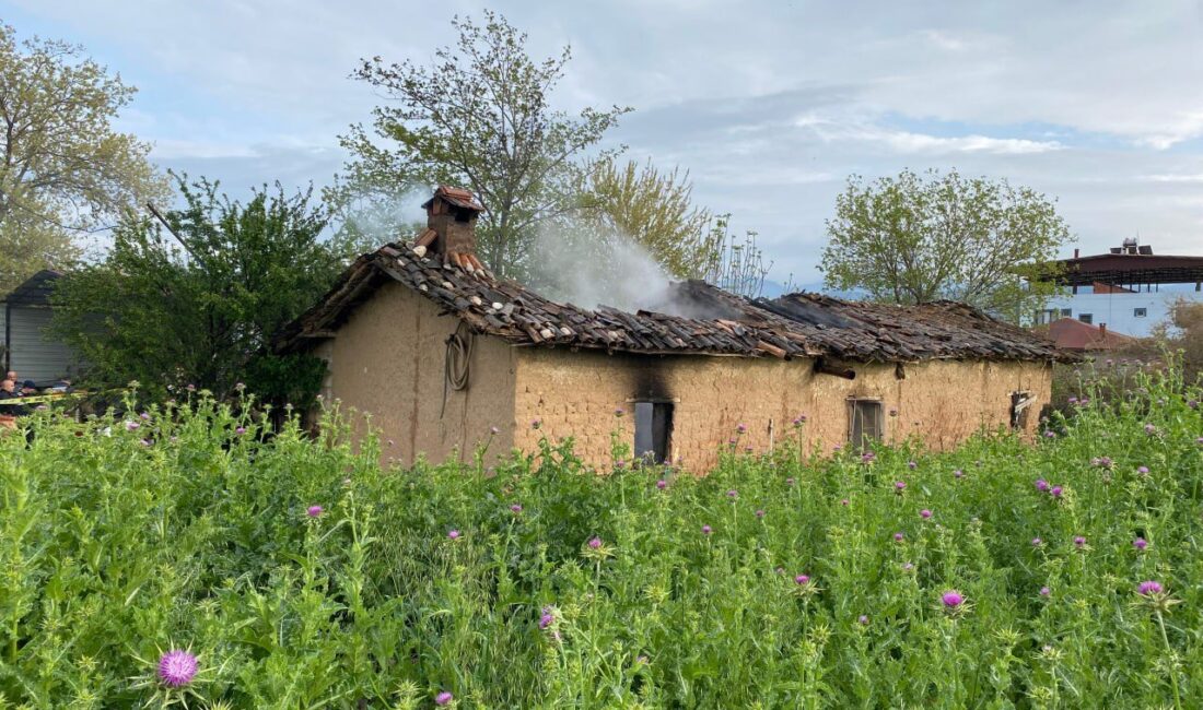 MANİSA (AA) – Manisa'nın Alaşehir ilçesinde bağ evinde çıkan yangında