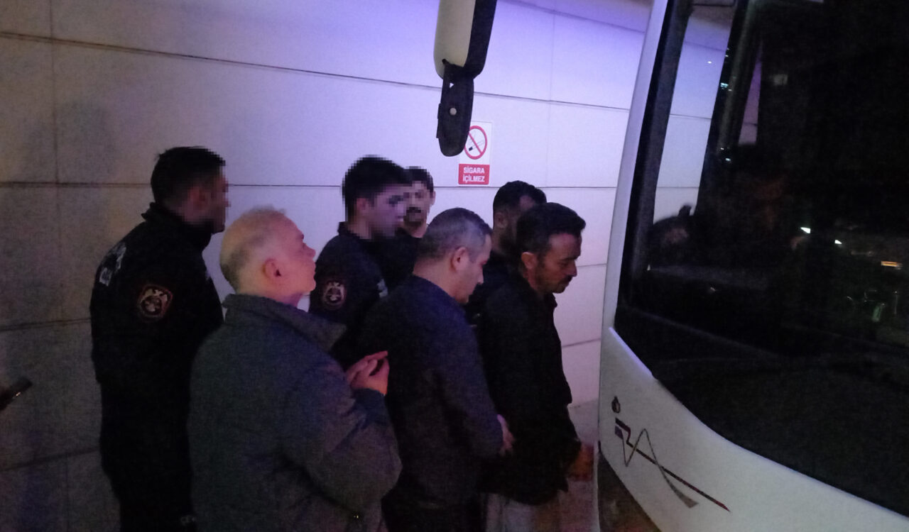 MANİSA (AA) – Manisa'da Fetullahçı Terör Örgütü'ne (FETÖ) yönelik operasyonda