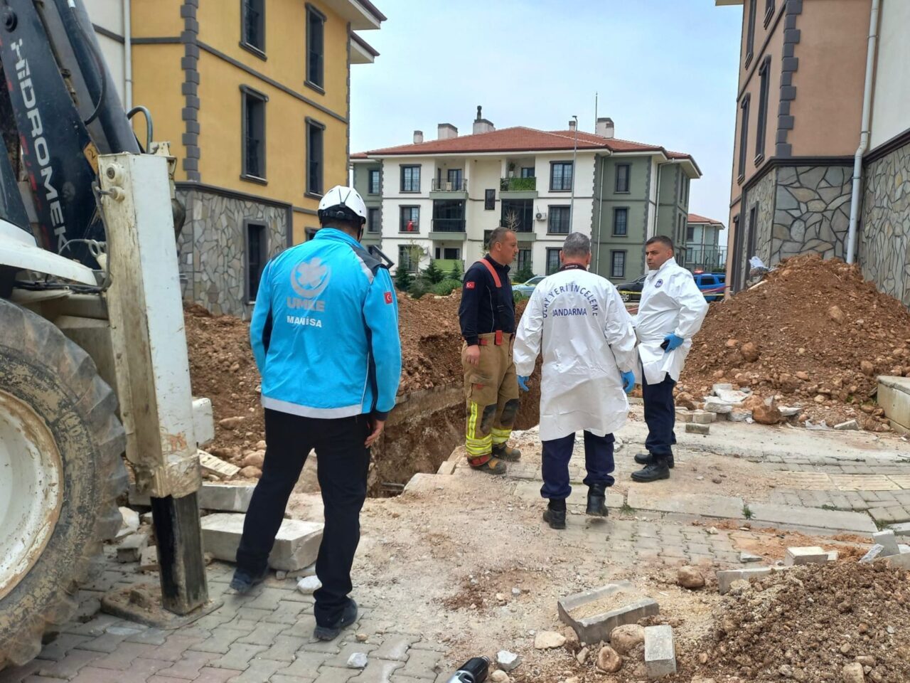 MANİSA (AA) – Manisa'nın Şehzadeler ilçesinde kanalizasyon hattı çalışması sırasında