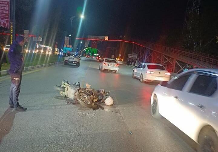MANİSA (AA) – Manisa'nın Yunusemre ilçesinde iki motosikletin çarpışması sonucu
