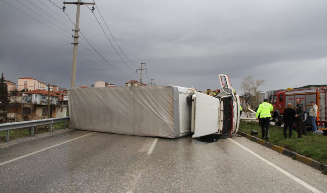 MANİSA (AA) – Manisa'nın Kula ilçesinde kamyonun devrilmesi sonucu 1