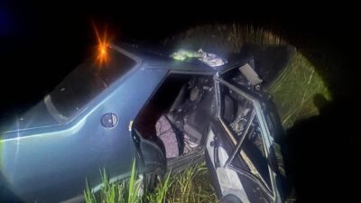 MANİSA (AA) – Manisa'nın Salihli ilçesinde otomobilin kurutma kanalına devrilmesi