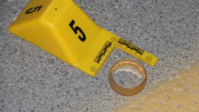 MANİSA (AA) – Manisa'nın Şehzadeler ilçesinde bir kuyumcudan sahte plakalı