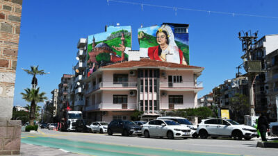 MANİSA (AA) – Duvar resimleri yapan mural sanatçısı Axel Mengü,