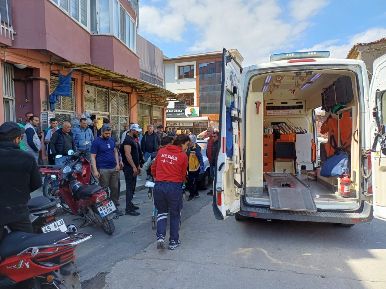 MANİSA (AA) – Manisa'nın Salihli ilçesinde çıkan kavgada bir kişi