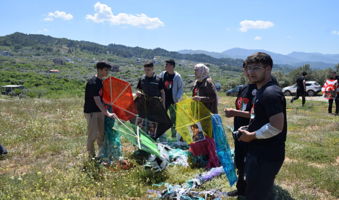 MANİSA (AA) – Manisa'nın Turgutlu ilçesinde, İsrail'in Gazze'ye yönelik saldırılarına