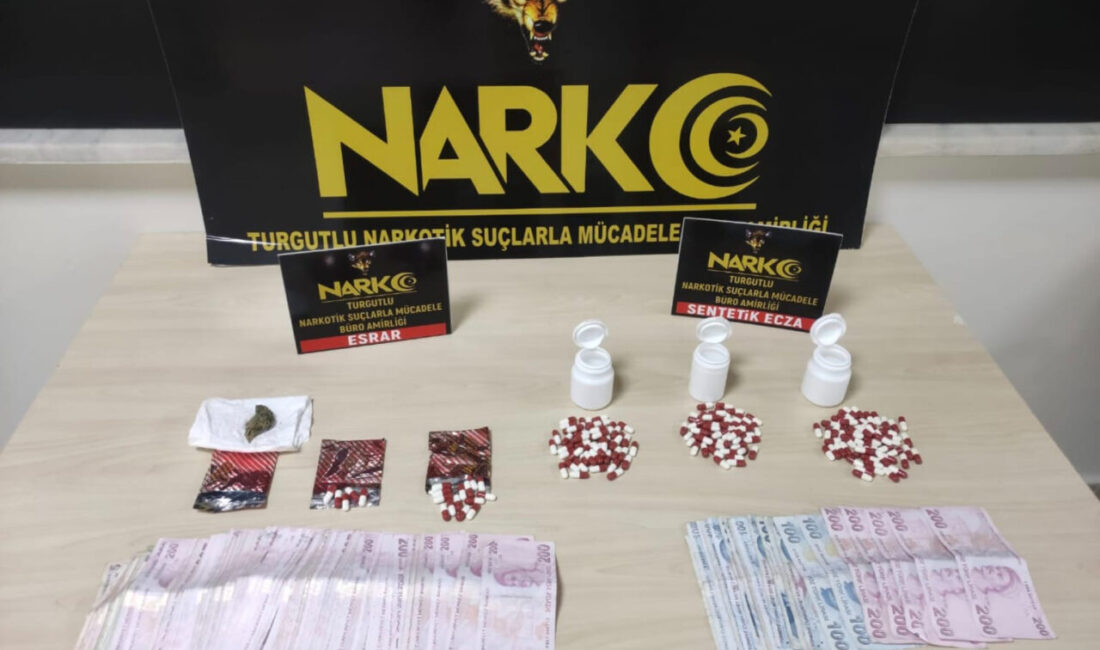 MANİSA (AA) – Manisa'nın Turgutlu ilçesinde düzenlenen uyuşturucu operasyonunda 2