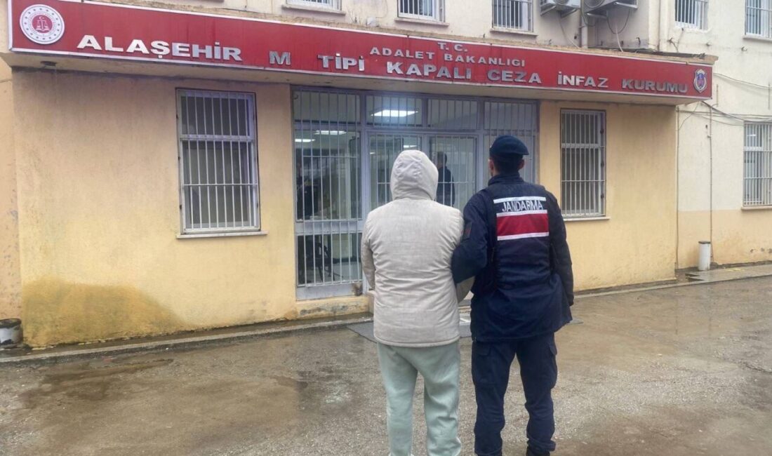 MANİSA (AA) – Manisa'nın Alaşehir ilçesinde bir araç ve çantada