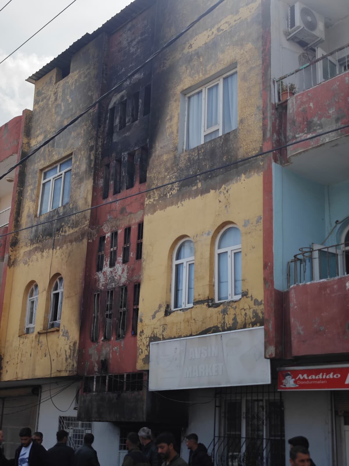 MARDİN (AA) – Mardin'in Kızıltepe ilçesinde bir binada çıkan yangında