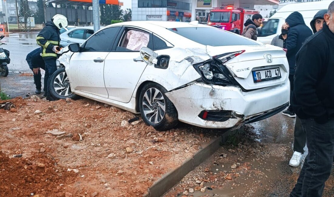 MARDİN (AA) – Mardin'in Kızıltepe ilçesinde kamyonla otomobilin çarpışması sonucu