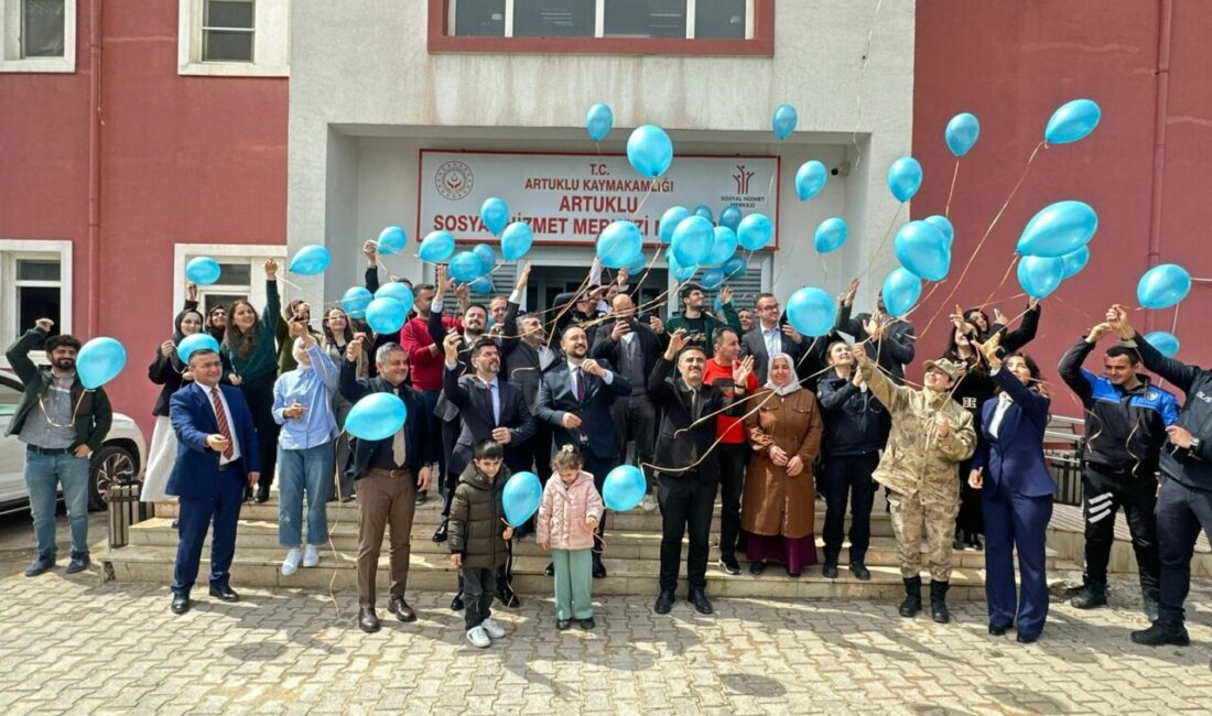 MARDİN (AA) – Mardin'de Dünya Otizm Farkındalık Günü dolayısıyla otizme