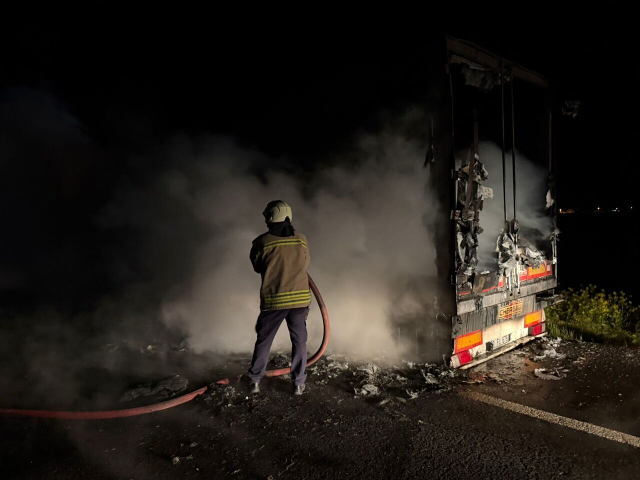 MARDİN (AA) – Mardin'in Artuklu ilçesinde hareket halindeki tırın dorsesinde