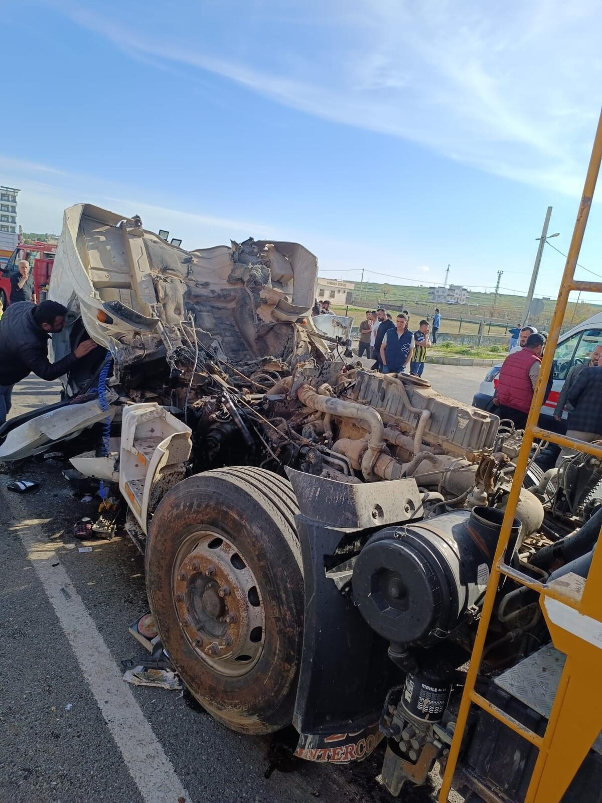 MARDİN (AA) – Mardin'in Midyat ilçesinde tırla çarpışan kamyonun sürücüsü