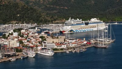 MUĞLA (AA) – İtalya bayraklı "Aida Stella" adlı kruvaziyer, Muğla'nın
