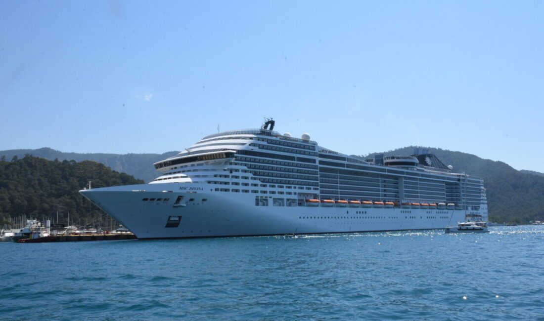 MUĞLA (AA) – Muğla’nın Marmaris ilçesini, Panama bayraklı "MSC Divina"