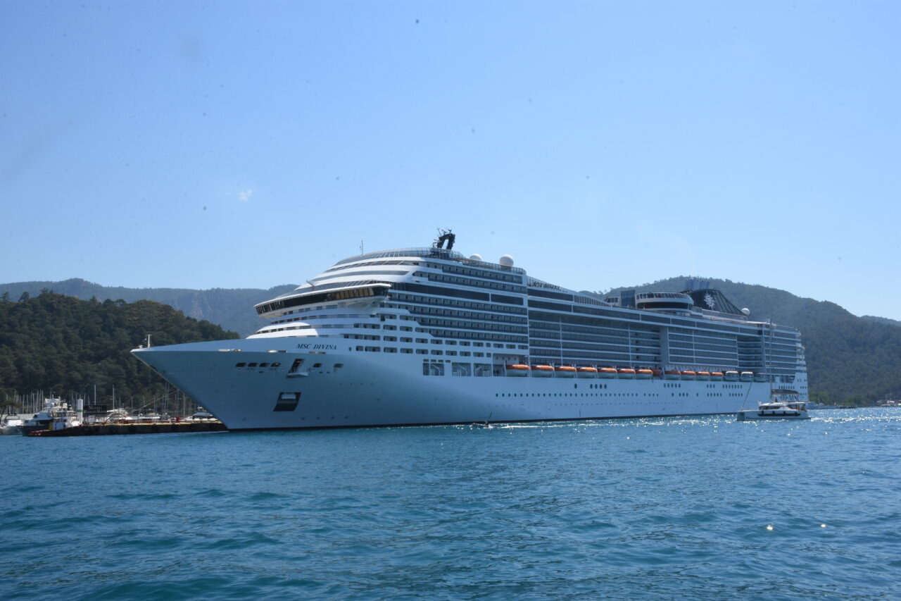 MUĞLA (AA) – Muğla’nın Marmaris ilçesini, Panama bayraklı "MSC Divina"