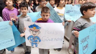 MUĞLA (AA) – Muğla'nın Marmaris ilçesinde ilkokul öğrencileri, Türk Polis