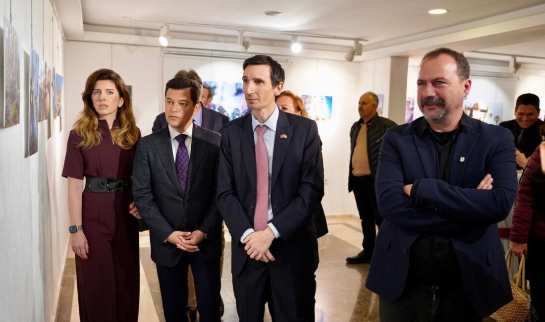 MUĞLA (AA) – Muğla'nın Marmaris ilçesinde kadına yönelik şiddete dikkati