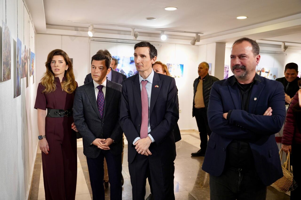 MUĞLA (AA) – Muğla'nın Marmaris ilçesinde kadına yönelik şiddete dikkati