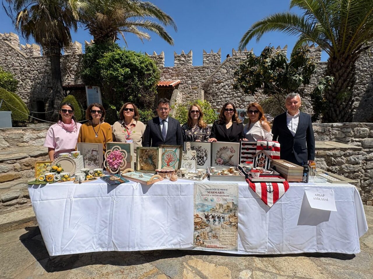 - Geleneksel ev objeleri ve yöresel yemeklerin sergilendiği programda, teknoloji