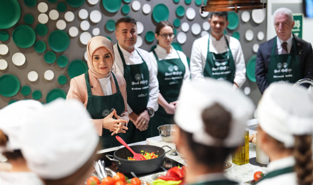 - Aile ve Sosyal Hizmetler Bakanı Göktaş:
- "Çocuklarımız, 32 ünlü