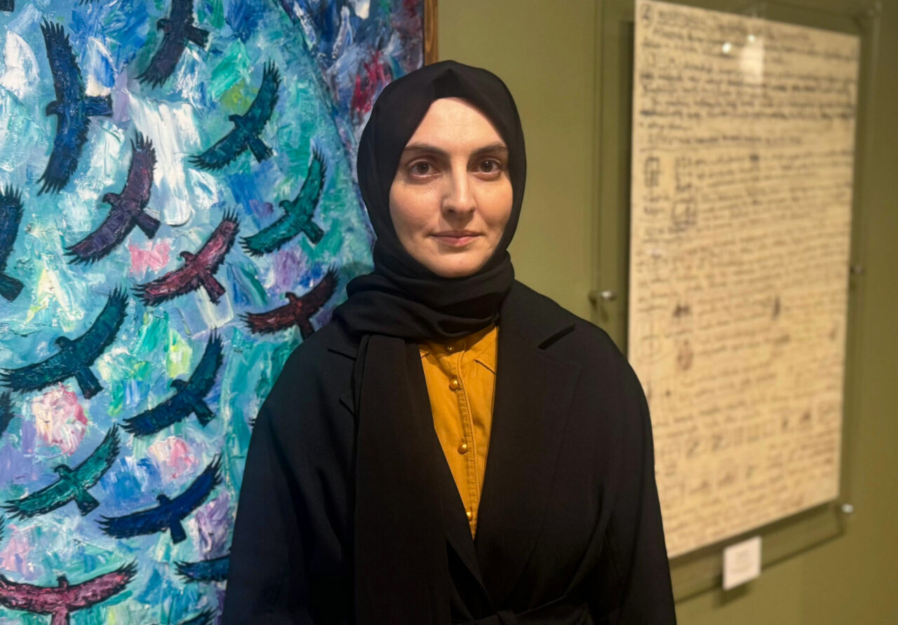 - Ressam İlhami Atalay:
- "Sanatkarlarımız akademik kuralların içinde boğulmadan en