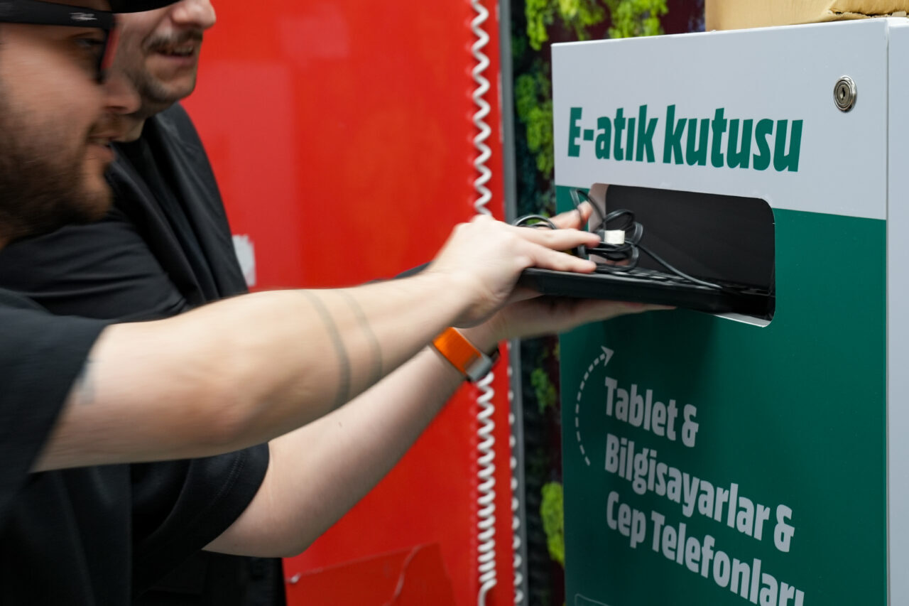 - MediaMarkt Türkiye Pazarlama, Kurumsal İletişim ve e-Ticaret Direktörü Tolga