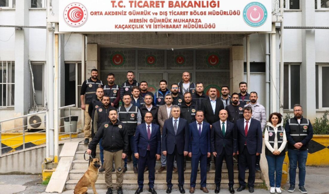 MERSİN (AA) – Mersin Uluslararası Limanı'na gelen bir gemideki konteynerde