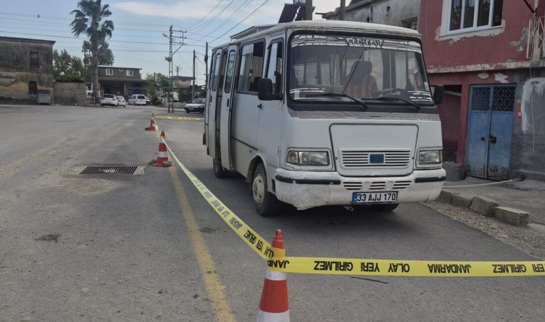 MERSİN (AA) – Mersin'in Tarsus ilçesinde babasının geri manevra yaptığı