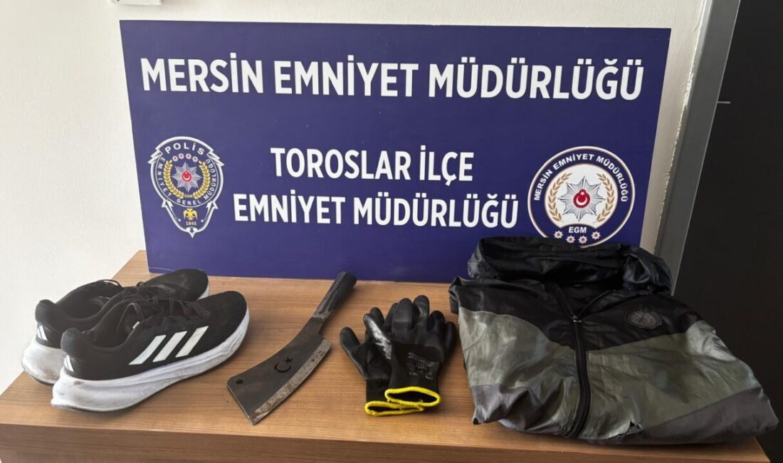 - Şüphelinin elinde satırla bankaya girişi, görevlileri fark etmesinden sonra